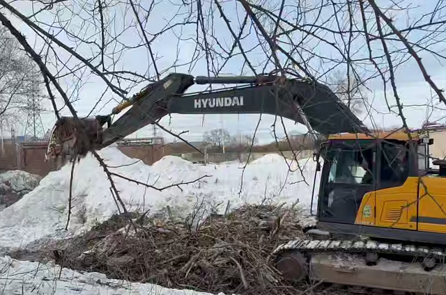 ГСТК наводит порядок: в Благовещенске начали очистку реки Бурхановки