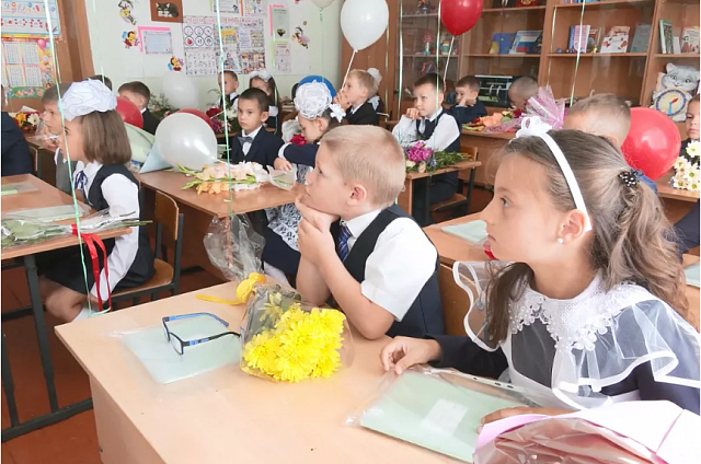 За парты сегодня впервые сядут около 9 тысяч маленьких амурчан