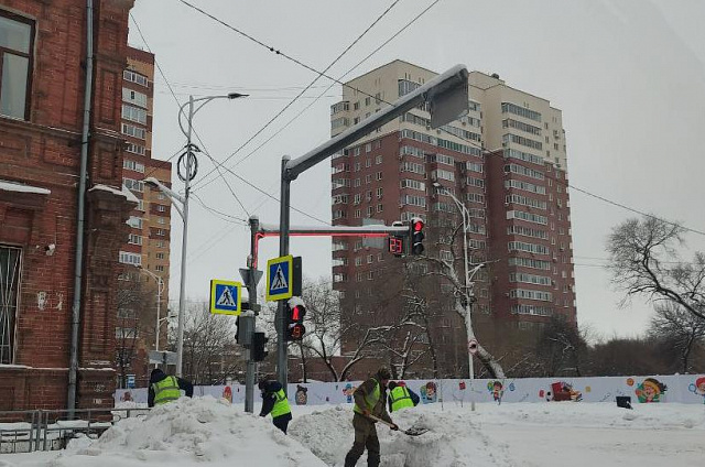 Хроники снегопада: власти Благовещенска рассказали, какие улицы почистят сегодня