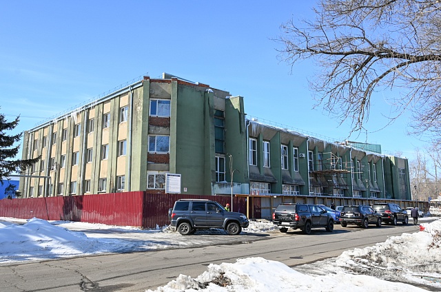 Губернатор Василий Орлов проинспектировал ход ремонта в самом крупном сельском ДК Приамурья