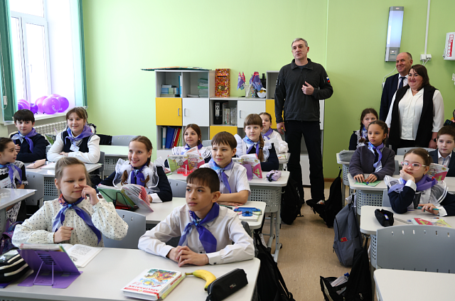 Губернатор проинспектировал отремонтированные школы и больницу в Бурейском округе