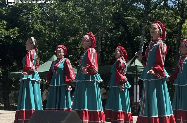 В Первомайском парке Благовещенска прошёл фестиваль казачьей песни