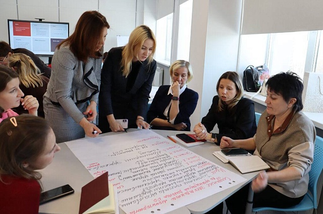 Директоров благовещенских школ научили «бережливому производству»