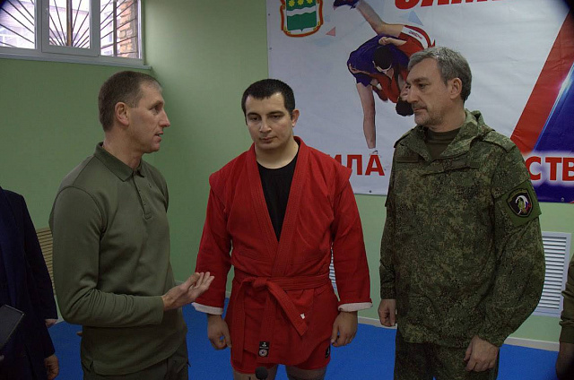 Василий Орлов оценил, как идут восстановительные работы в Амвросиевском районе