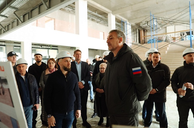 Губернатор Василий Орлов проинспектировал ход строительства школы в микрорайоне «Северный» 