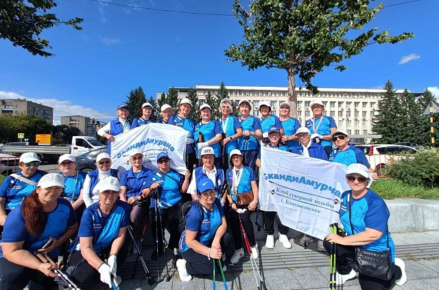 «Благоспорт» шагает вперёд: в Благовещенске стартовали бесплатные тренировки по скандинавской ходьбе